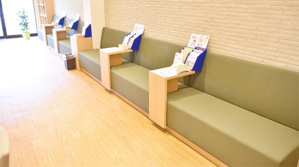 法円坂薬局　尼崎店の待合スペース