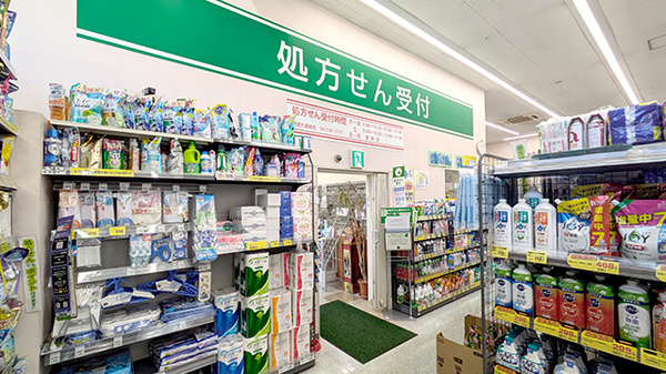 ドラッグセイムス柏あけぼの薬局の入口