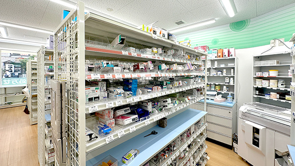 セイムス池上南口薬局の薬棚