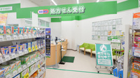 ドラッグセイムス国立駅南口薬局の入口