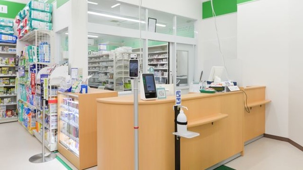 ドラッグセイムス国立駅南口薬局の受付/カウンター
