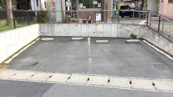 ふれあい　かたおか薬局の駐車場