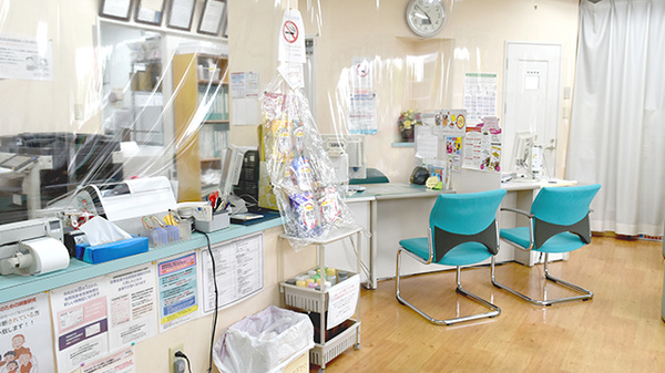 かいてき調剤薬局　桑原店の受付/カウンター