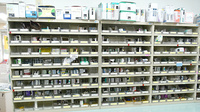 かいてき調剤薬局　桑原店の薬棚