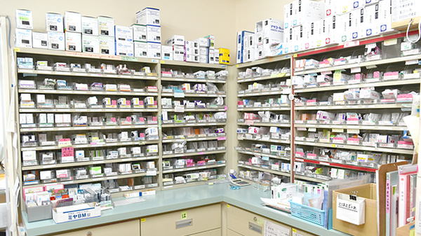 かいてき調剤薬局　平井店の薬棚