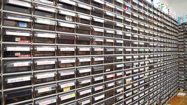 しんわ薬局青梅店の薬棚