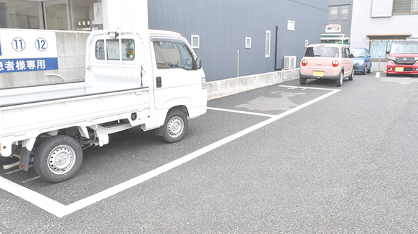 スマイル調剤薬局　佐古店の駐車場