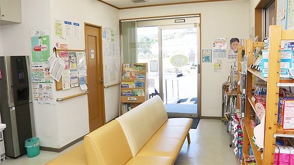 スマイル調剤薬局　海南店の待合スペース