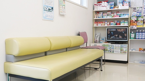 スマイル調剤薬局　ししくい店の待合スペース