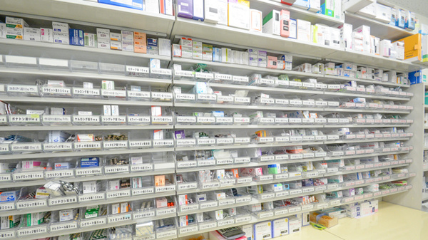 スマイル調剤薬局　池田店の薬棚