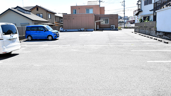 コスモス薬局の駐車場