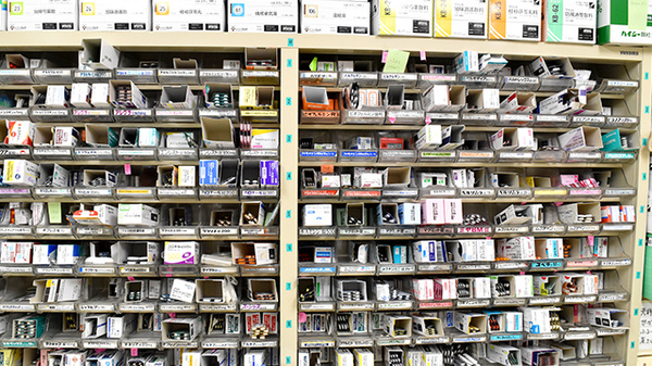 スマイル薬局　二条店の薬棚