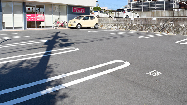スマイル薬局　河合店の駐車場