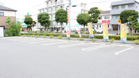 ドラッグセイムス　青梅河辺薬局の駐車場