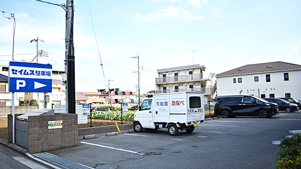 ドラッグセイムス　中神駅北口薬局の駐車場