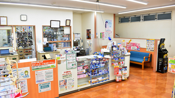 セイムス指扇薬局の受付/カウンター