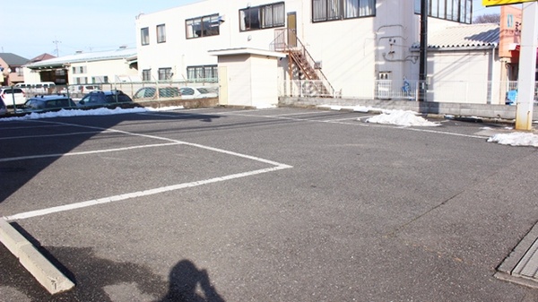 ドラッグセイムス　所沢松井薬局の駐車場