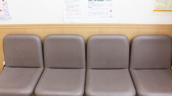 ドラッグセイムス　所沢松井薬局の待合スペース