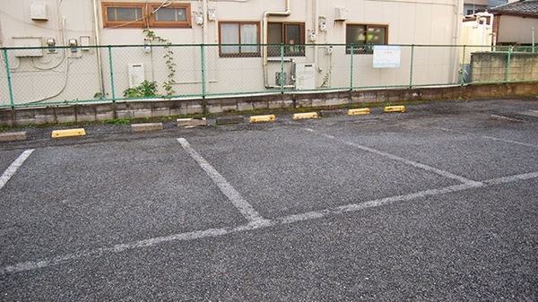 ドラッグセイムス　岩槻薬局の駐車場