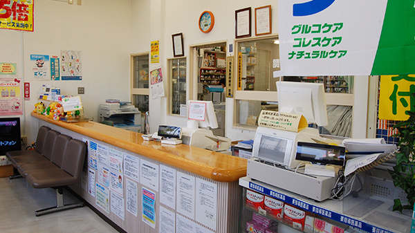 ドラッグセイムス　岩槻薬局の受付/カウンター