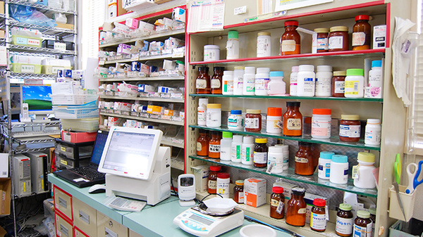 ドラッグセイムス　岩槻薬局の調剤室