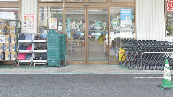 ドラッグセイムス　堀の内薬局の入口