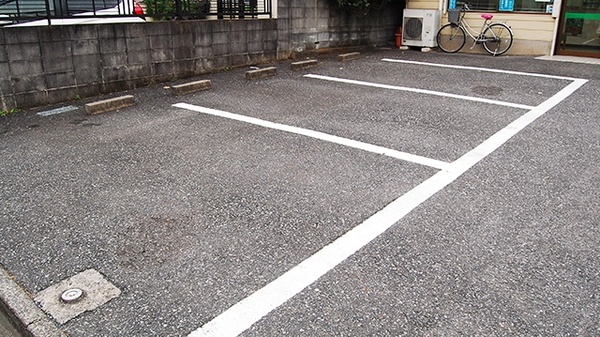 セイムス大牧薬局の駐車場