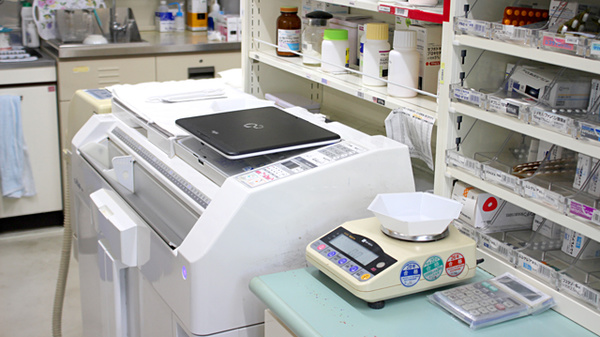 セイムス大牧薬局の調剤器具