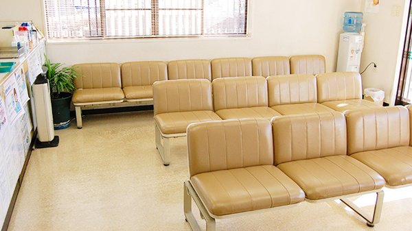セイムス上三川薬局の待合スペース
