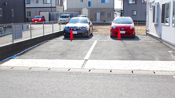 セイムスふじ薬局の駐車場