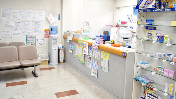 セイムス岸町4丁目薬局の受付/カウンター