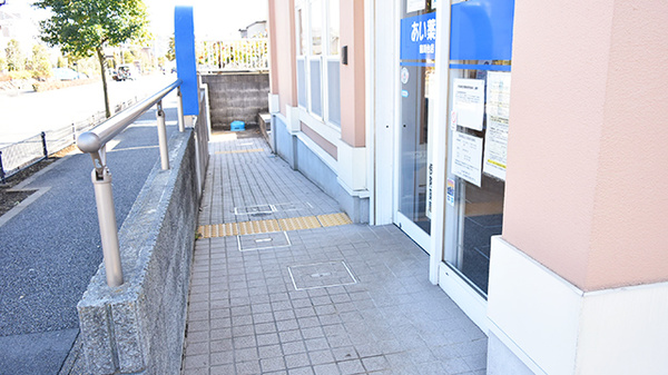 セイムス鶴川台薬局のバリアフリー設備