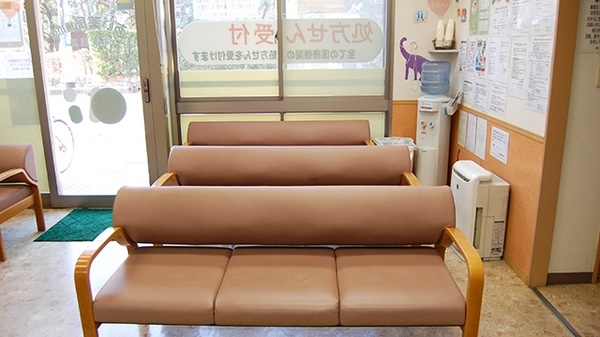 セイムス 桶川若宮薬局の待合スペース