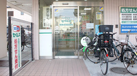 セイムス南橋本駅前薬局の入口