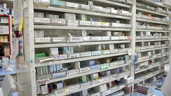 セイムス戸越平塚薬局の薬棚