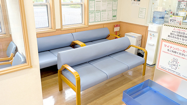 セイムス鶴川台2号薬局の待合スペース