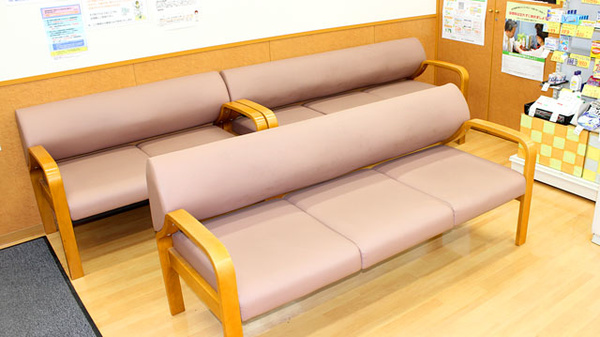 セイムス高円寺駅前薬局の待合スペース