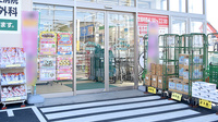 ドラッグセイムス見沼新堤薬局の入口