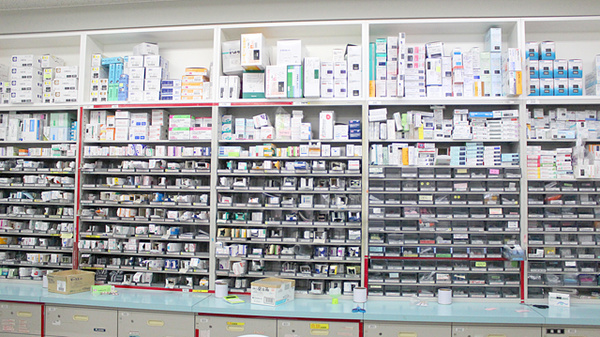 コクミン薬局川崎店の薬棚