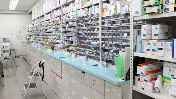 コクミン薬局川崎店の調剤室