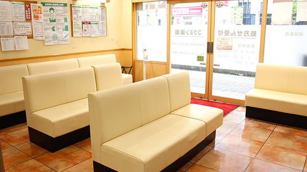 コクミン薬局習志野店の待合スペース