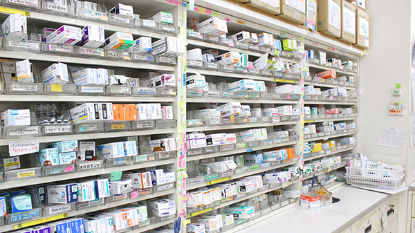 コクミン薬局習志野店の薬棚
