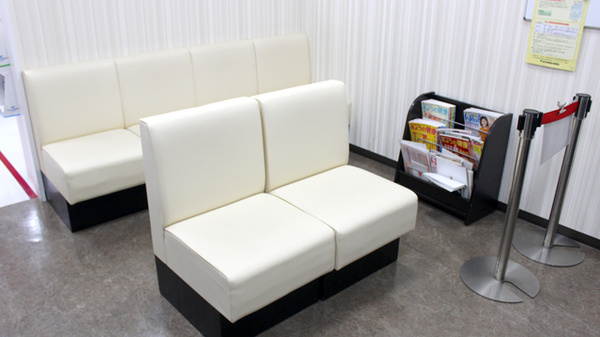 KoKuMiN船橋フェイス店の待合スペース