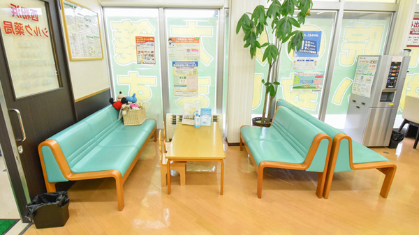 コクミン薬局　西粉浜店の待合スペース