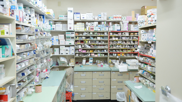 コクミン薬局万代店の調剤室