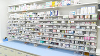 コクミン薬局淀屋橋店の薬棚