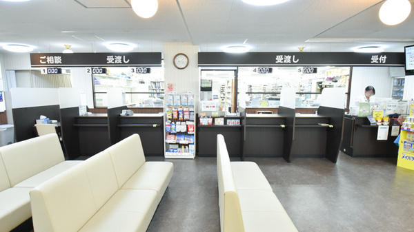 コクミン薬局高槻店の受付/カウンター