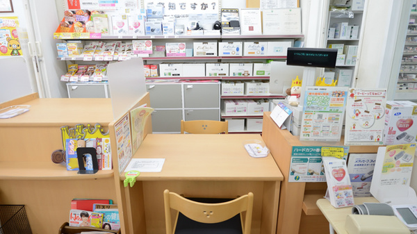 コクミンドラッグ兵庫駅店の受付/カウンター