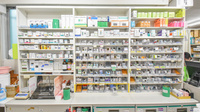 コクミン薬局西新店の薬棚