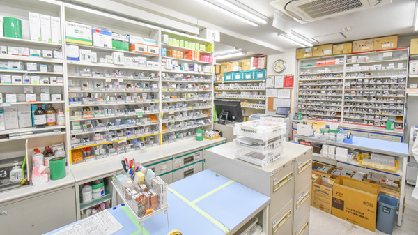 コクミン薬局西新店の調剤室